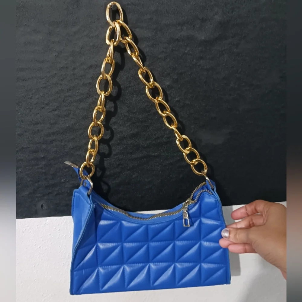 Women electric blue gold chain padded mini bag - Picture 2 of 10